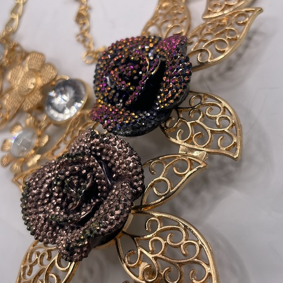 Bib style necklace - Picture 3 of 3